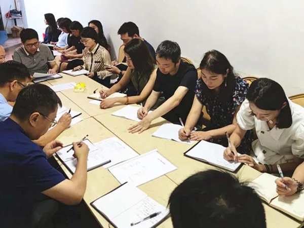 文演教育開展“抓政治理論學(xué)習(xí)，強(qiáng)化意識形態(tài)工作”專